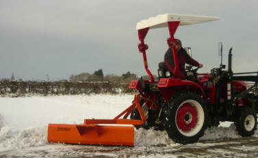 1.8 M GRADER & SNOW BLADE